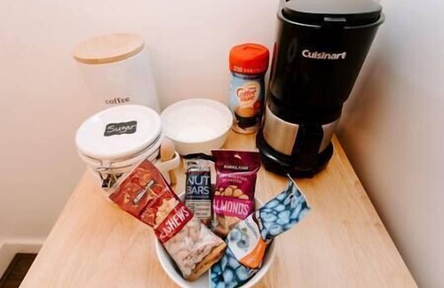 Weston Apartment | Marr Manor - Studio B&B downtown