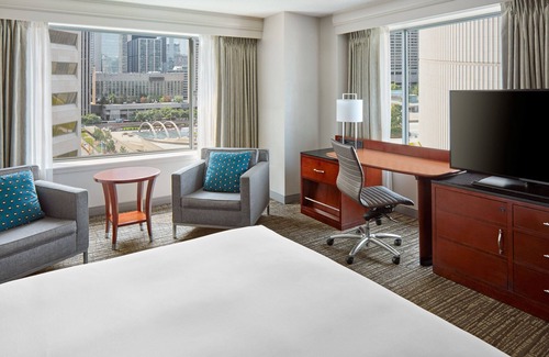 Bay Street Corridor Hotel | Marriott Downtown at CF Toronto Eaton Centre