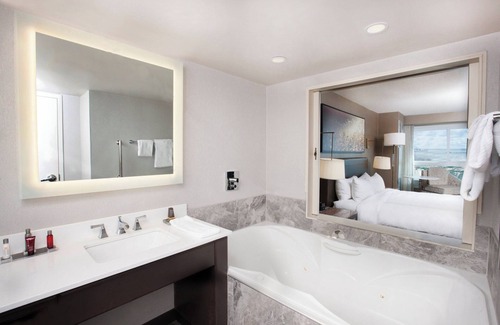 Fallsview Hotel | Marriott Niagara Falls Fallsview Hotel & Spa