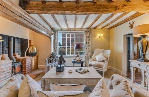 Loughborough House | Marsh Mallow Cottage - Hot Tub Packages Available
