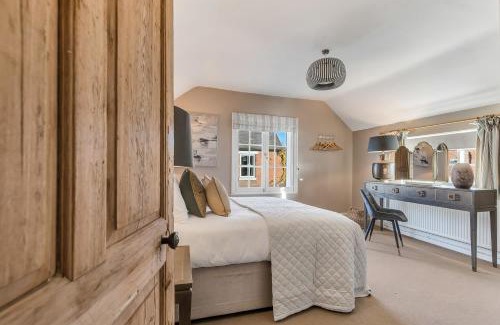 Loughborough House | Marsh Mallow Cottage - Hot Tub Packages Available