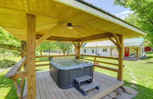 Marshall House | Marshall Cottage on 1895 Tobacco Farm with Hot Tub!