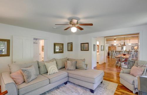 Marshall House | Marshall Cottage on 1895 Tobacco Farm with Hot Tub!