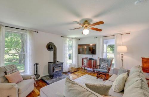Marshall House | Marshall Cottage on 1895 Tobacco Farm with Hot Tub!