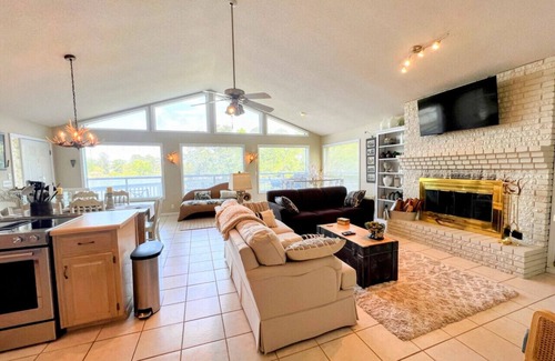 Centre House | Marshall Shores on Weiss - Waterfront Home with Private Pier In Beautiful Bay Springs Neighborhood