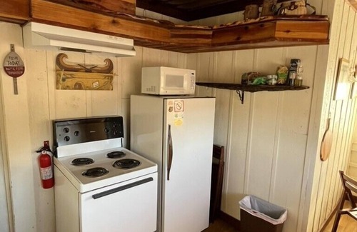 Greer Cabin | Martha's Historic Meadow Retreat