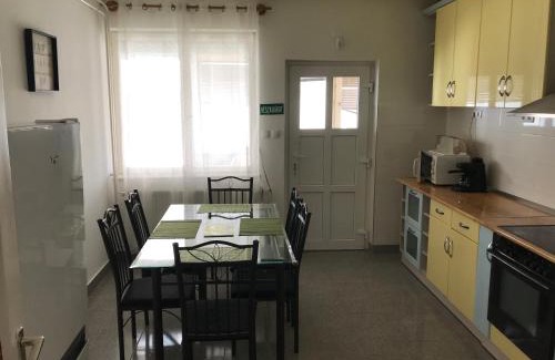 Pusztavacs Apartment | Martin Vendégház