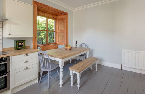 North Berwick Cottage | Marvel at the beauty of your surroundings, Seapink Cottage nestled in Seacliff Estate.
