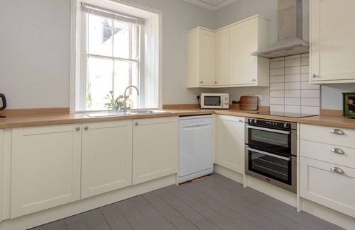 North Berwick Cottage | Marvel at the beauty of your surroundings, Seapink Cottage nestled in Seacliff Estate.