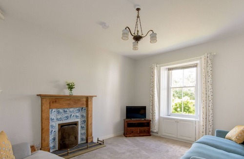 North Berwick Cottage | Marvel at the beauty of your surroundings, Seapink Cottage nestled in Seacliff Estate.
