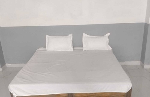 Bhopal Hotel | Marvelous 5-bedroom hotel with WiFi nDaily &Monthly RoomsnNear Nadra Bus Stand