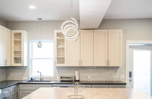 Logan Square House | Marvelous 5-bedroom house with AC in Chicago,very spacious and close to downtown