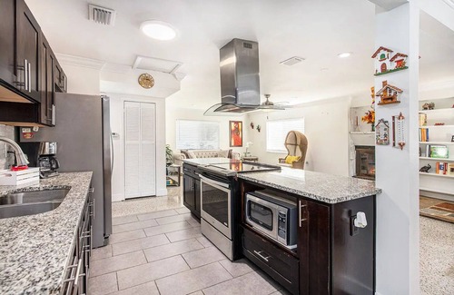 Town N County Park House | Marvelous centrally located 3 Bed 2 bath home