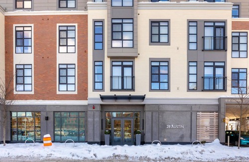 Newtonville Apartment | Marvelous Newton Studio w/W/D, nr Dining & Shopping, by Blueground