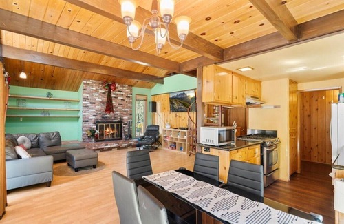 Wrightwood House | Marvelous Quiet 2BR Cabin in Wrightwood Mountain