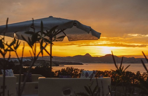 Milos House | Marvelous sunset sea view from the garden, minutes from stunning sandy beaches