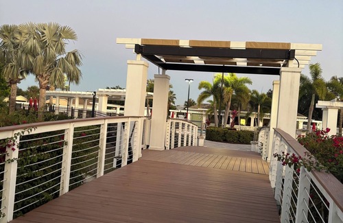 Riverview House | Marvelous townhome! Free Wifi & AC in Riverview - Master Bedroom