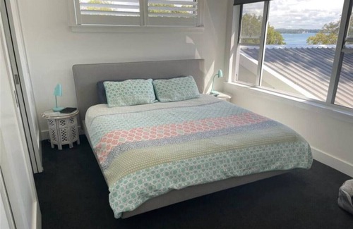 Wangi Wangi House | Marvins and Maceys - watch the boats float by