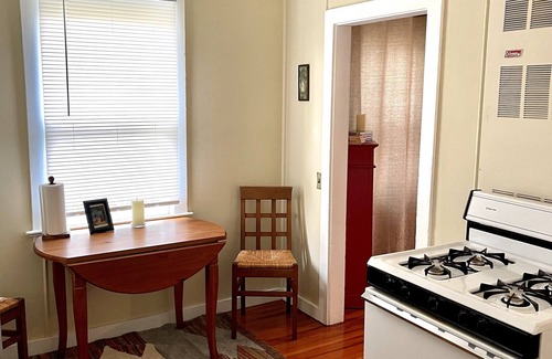 Garberville Cottage | Mary's Place is a historic cottage with private garden in the center of town.