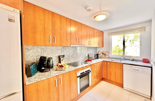 Calpe House | MARYVILLA – Semi-detached property in urbanization Montesol, Calpe, with sea views.