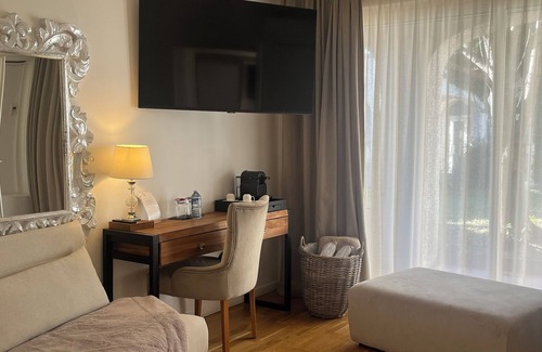 Salon-de-Provence Hotel | Mas Angelussi - Le Clos du Soleil