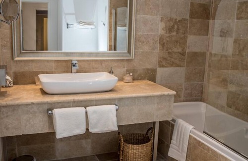 Salon-de-Provence Hotel | Mas Angelussi - Le Clos du Soleil