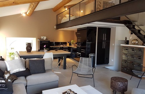 Valreas House | Mas with private SPA in the middle of vineyards, lavender, at the foot of the hills