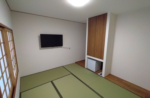 Ayagawa House | Masayoshi's Inn A quiet inn featuring a blend of Japanese and Western styles. English, Chinese, Taiwanese, Japanese available Accommodates up to 8 people