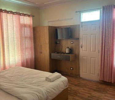 Shimla House | Mashobra Valley with Balcony