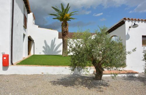 Viladellops Villa | Masia Las Moreras autenticidad renovada 100 porcien a 10 minutos de Sitges en coche 12 huespedes Piscina Aire Aconc 6 Suites Apertura 15 Julio 2025