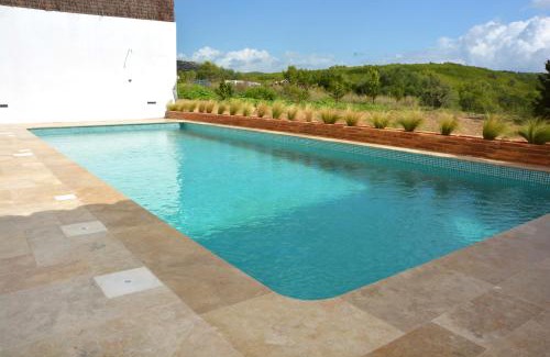 Viladellops Villa | Masia Las Moreras autenticidad renovada 100 porcien a 10 minutos de Sitges en coche 12 huespedes Piscina Aire Aconc 6 Suites Apertura 15 Julio 2025