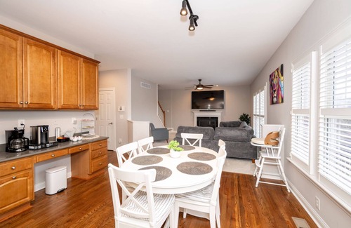 Mason House | Mason Oasis 5 BDR Home Sweet Home - Family-Friendly and Close to King’s Island!