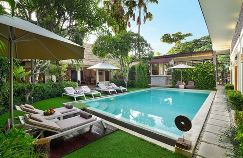 Seminyak Villa | MASSIVE! 9 BEDR!/9BATH VILLA/POOL CENTRAL SEMINYAK