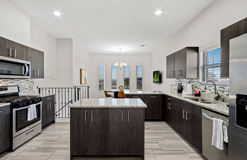 Biggs Field House | Massive Backyard! Tri Level Home