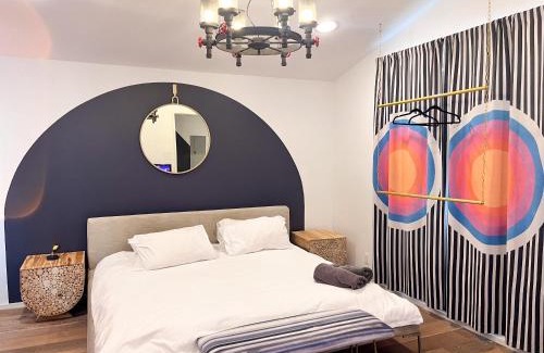 East Cesar Chavez House | Massive Compound 20 Beds - Rainey St - 6 min walk