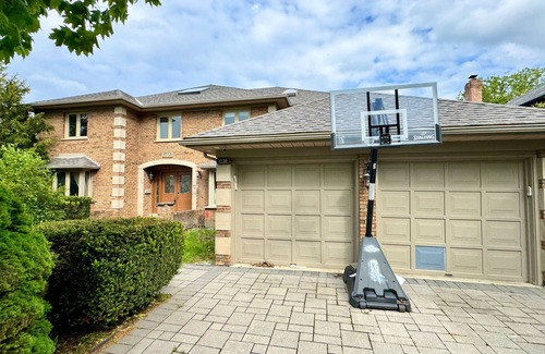 Sheridan House | Massive Luxury Retreat w/Gym, Sauna & Games & More