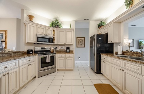 Cypress Lake Condo | Master Planned Gated Community, Sports Park, Pool, Fitness Center- Condo Daffodil- Roelens Vacations