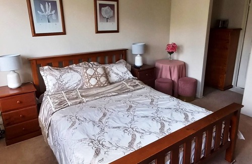 Stirling Cabin | Master retreat at Private Estate Near Perth CBD