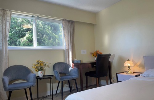 Richmond House | Master room with Private washroom