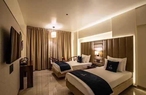 Khalapur Hotel | Mastiff Grand The Sia Palace Suites & Banquets, Khopoli (Nr. Imagica)