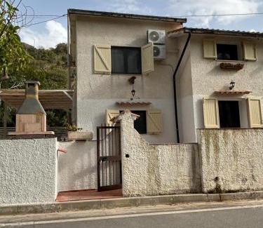 Montecani House | MASUA HOUSE PRESTIGE-two minutes from the sea