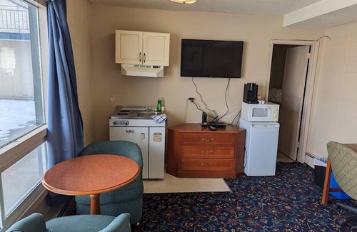 Drayton Valley Hotel | Matador Motel