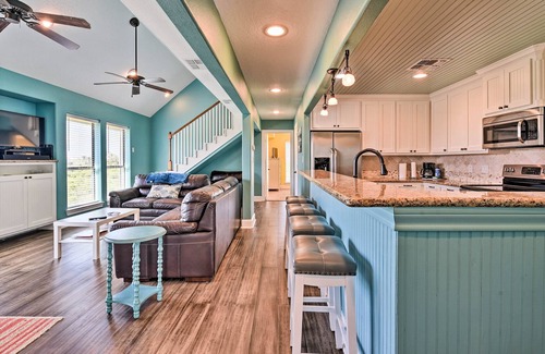 Matagorda House | Matagorda Townhome w/Deck, Views, Pool Access