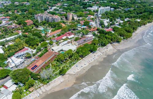 Tamarindo Apartment | Matapalo Diria 103 - Luxury 2BR Pool & Beachside