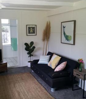 Matapouri House | Matapouri bach - beautiful Northland beach