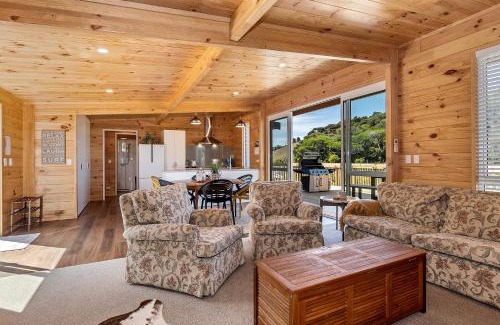 Matapouri House | Matapouri Bayside Retreat - Matapouri Holiday Home