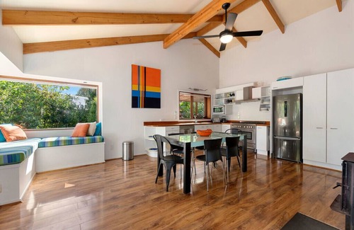 Matapouri Cottage | Matapouri Hideaway - Matapouri Holiday Home