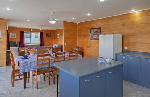 Matarangi House | Matarangi Escape - Matarangi Holiday Home