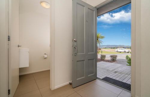 Matarangi Apartment | Matarangi Lakeside Gem - Golfers Dream!