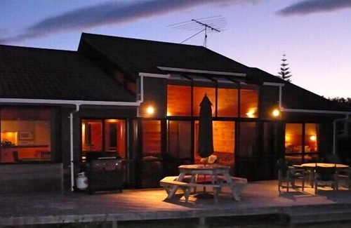 Matarangi Cottage | Matarangi Ocean Views - Matarangi Holiday Home